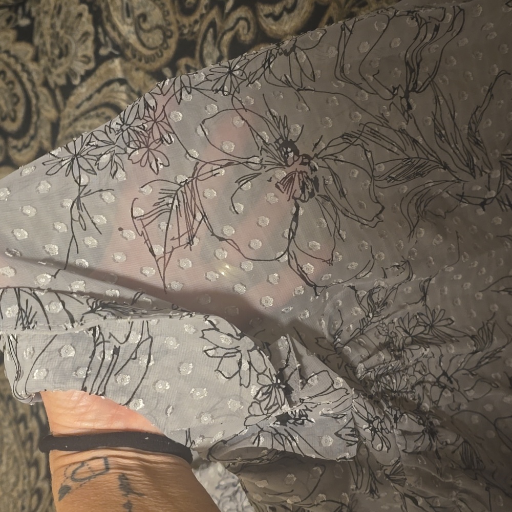 Sheer flowy Top - Picture 4 of 5